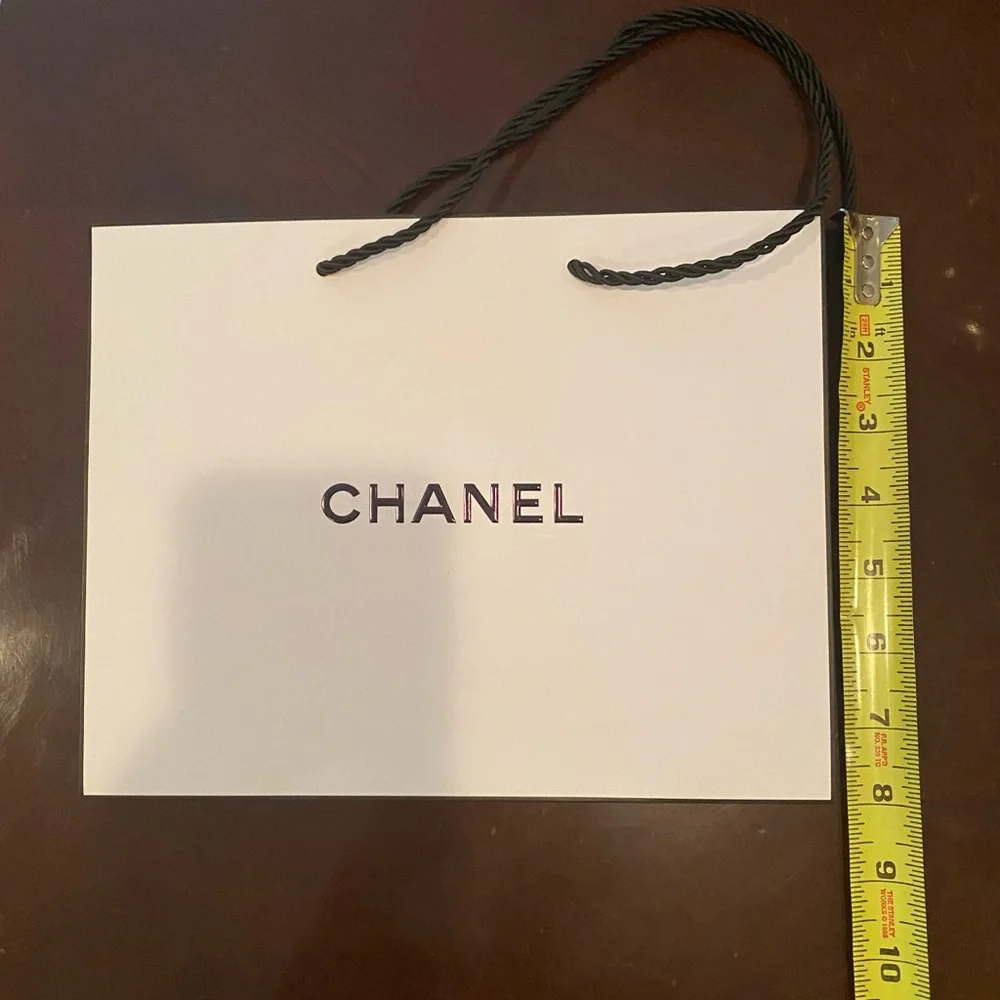 Chanel paper shopping bag - Picture 2 of 3